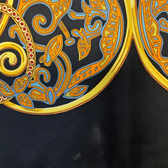 HERMES BLACK MULTI LA CHARMANTE AUX ANIMAUX PRINT SQUARE SILK TWILL SCARF - Picture 6 of 9